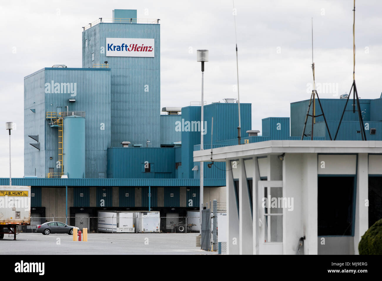 Kraft Heinz Logo Stock Photos & Kraft Heinz Logo Stock Images Alamy