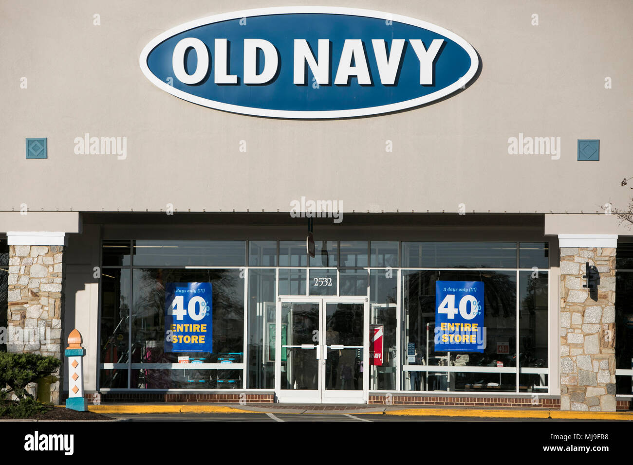 A logo sign outside of a Old Navy retail store in Annapolis, Maryland on April 29, 2018. Stock Photo