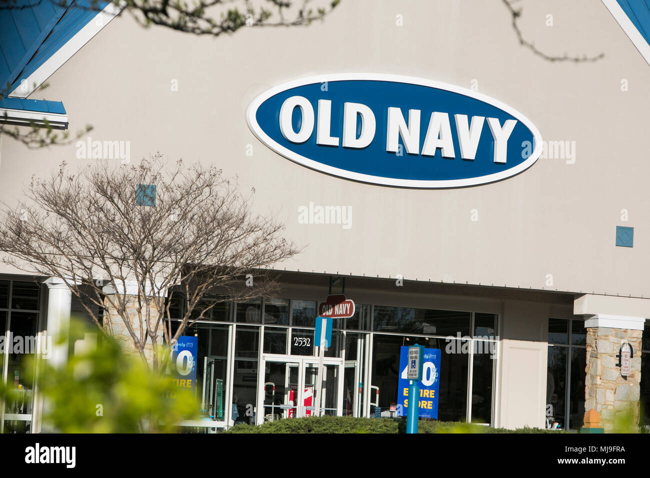 A logo sign outside of a Old Navy retail store in Annapolis, Maryland on April 29, 2018. Stock Photo