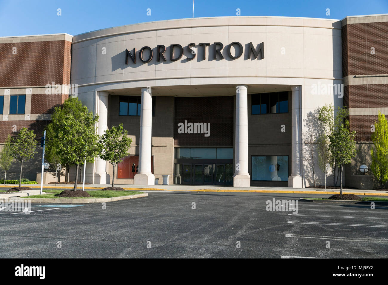 Walnut creek nordstrom hi-res stock photography and images - Alamy