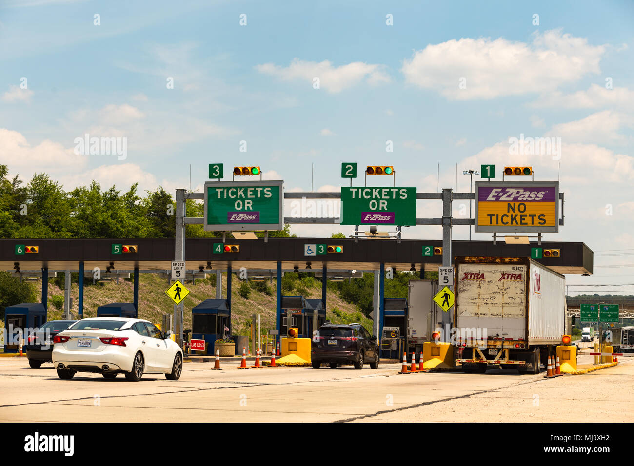 Toll plaza usa hi-res stock photography and images - Alamy