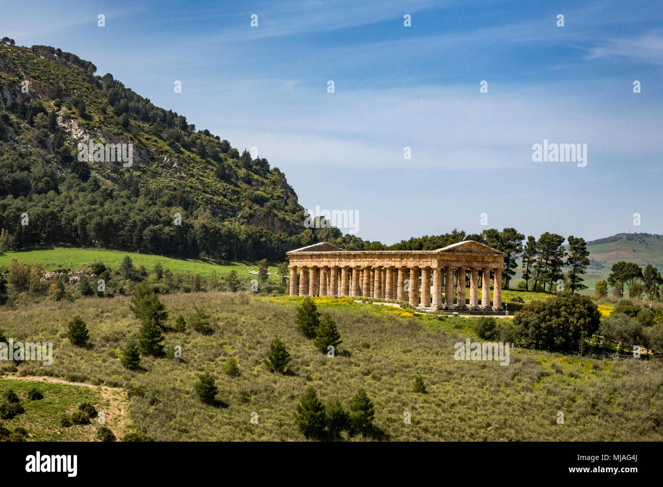 ancient roman temple in segesta in sicily Stock Photo - Alamy