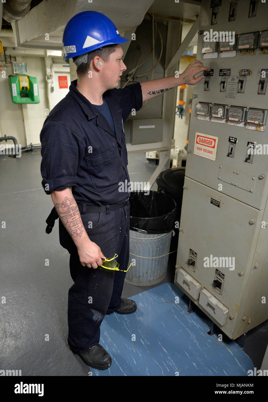 180425-N-YM543-129 YOKOSUKA, Japan (April 25, 2018) - Fireman Trustin  Nasalroad, from Edmond, Okla., secures the ship's AC for material condition  checks in preparation for light off assessment in two weeks. LOA ensures