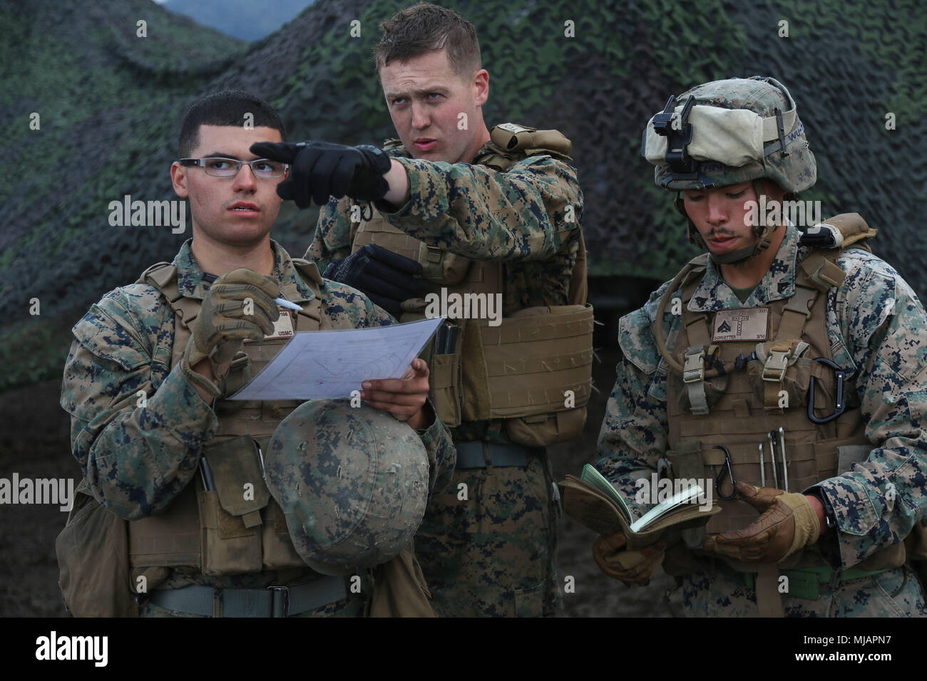 U.S. Marines with Bravo Battery, 3rd Battalion, 12th Marine Regiment ...