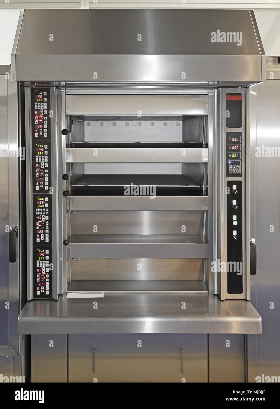 Multi Level Commercial Baking Oven in Bakery Stock Photo Alamy