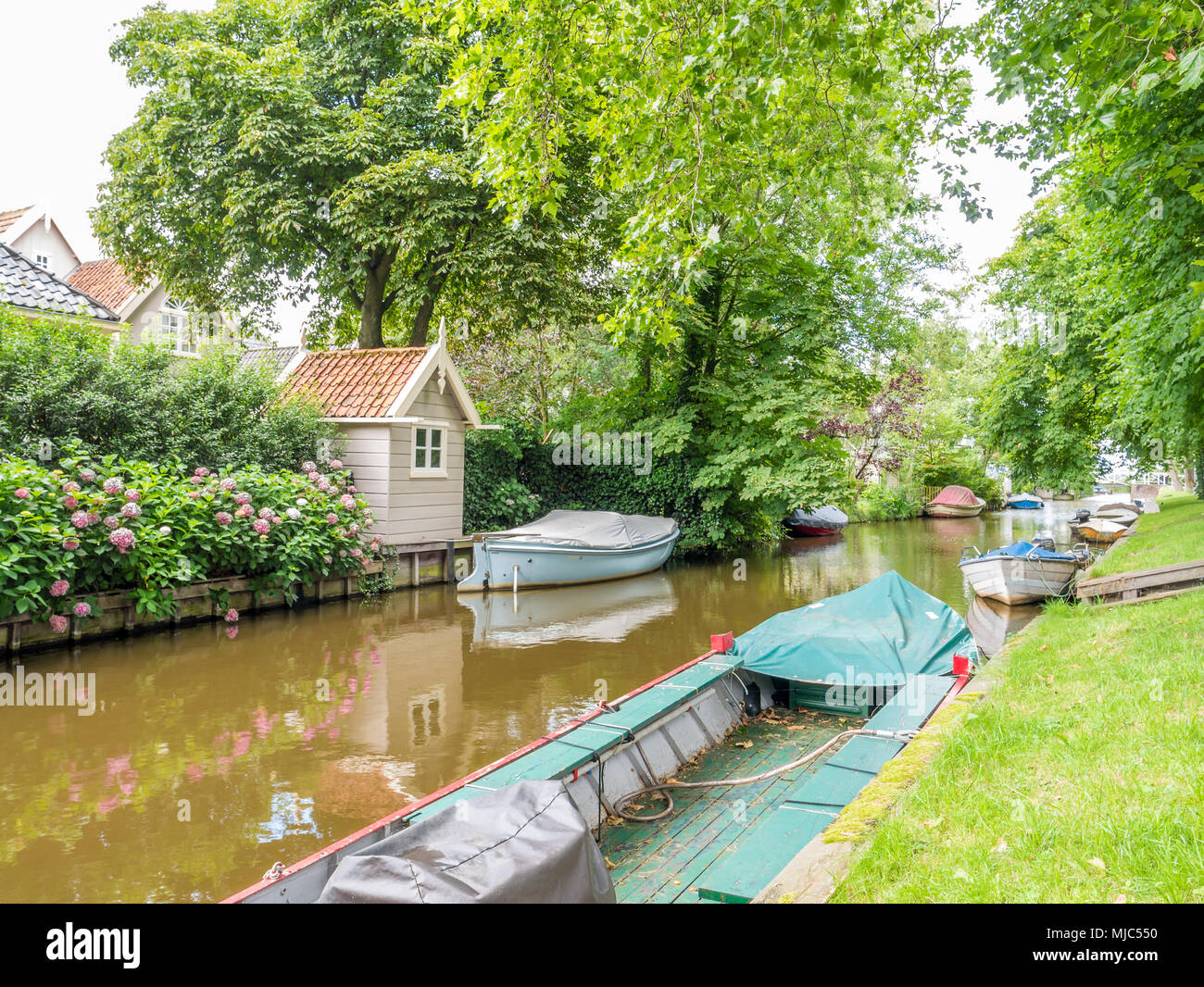 Dee canal with boats in old village of Broek in Waterland north of Amsterdam, Noord-Holland, Netherlands Stock Photo