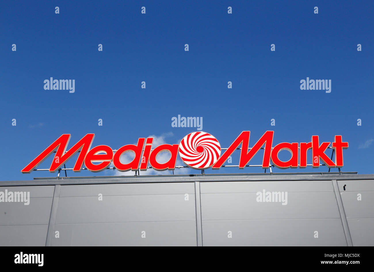 Mediamarkt Amsterdam Arena Consumer Electronics Retail Off Online Shopping  Tv Mobilephone Computer Logo People Infront Of The Store Stock Photo -  Download Image Now - iStock