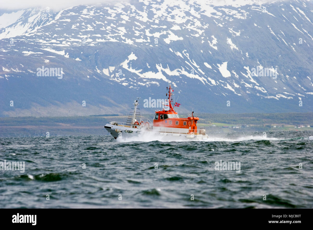 Lotsenboot im Einsatz in Nordnorwegen Stock Photo
