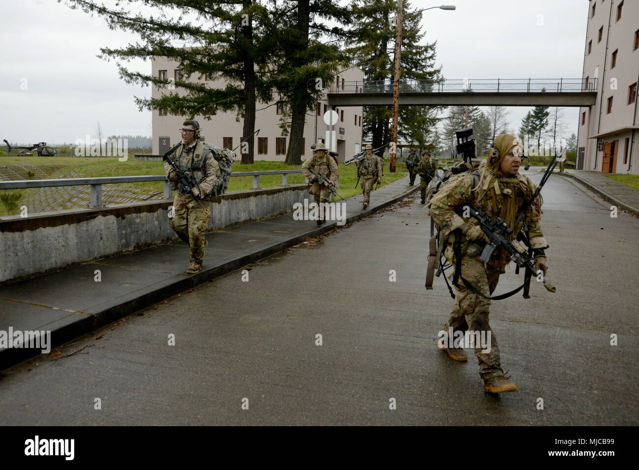 Soldiers assigned to the Oregon National Guard's 2nd Battalion, 162nd