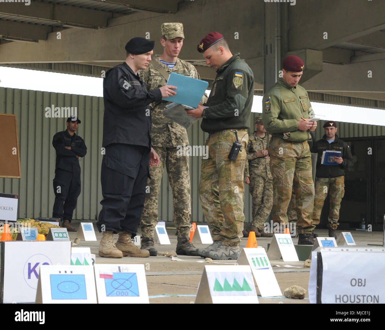 U.S. Army Soldiers with 1st Battalion, 4th Infantry Regiment, Joint ...