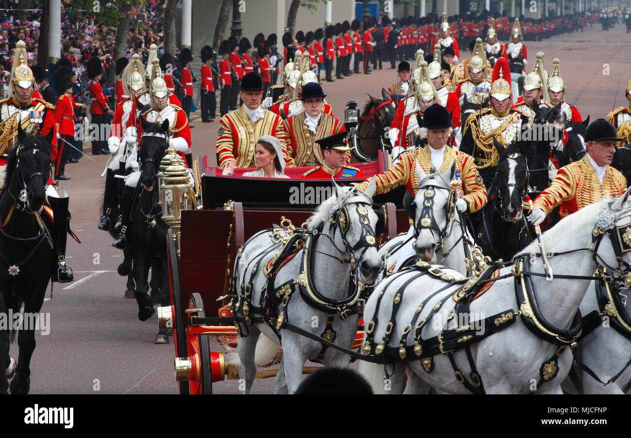 Kate and william wedding dress hires stock photography and images Alamy