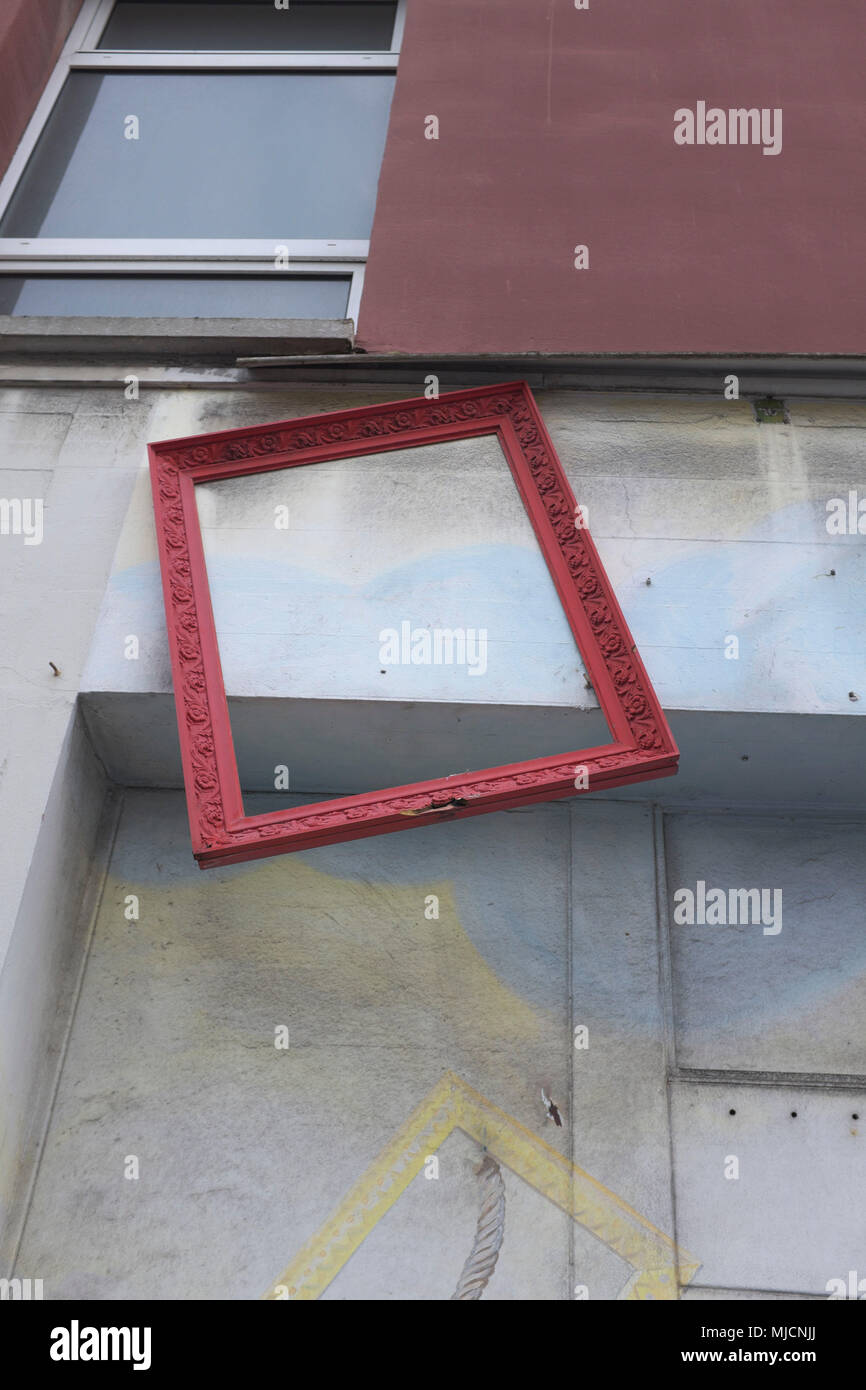 Picture frame on wall hi-res stock photography and images - Alamy