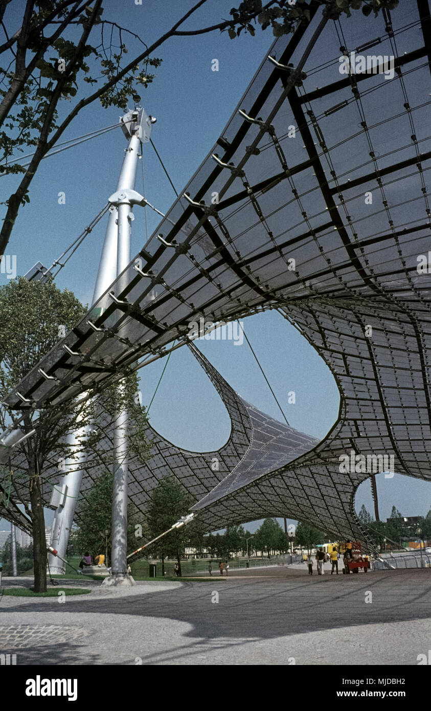 Der Münchner Olympiapark kurz vor der Fertigstellung. The Olympic Park of Munich under construction. The park just before the Olympic Games, 1972. Stock Photo