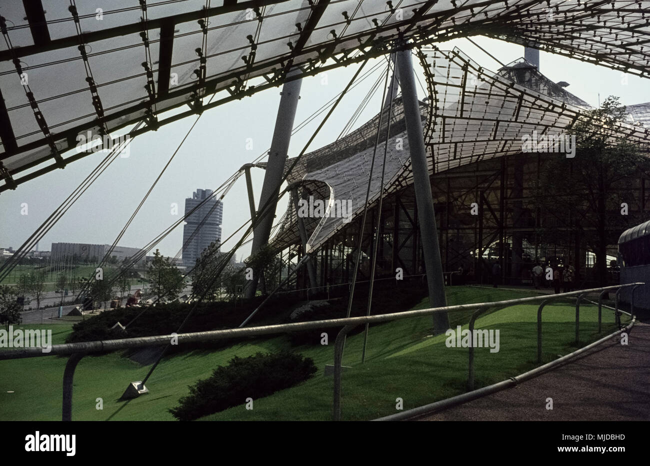 Der Münchner Olympiapark kurz vor der Fertigstellung. The Olympic Park of Munich under construction. The Olympiapark just before completion in 1972. Stock Photo