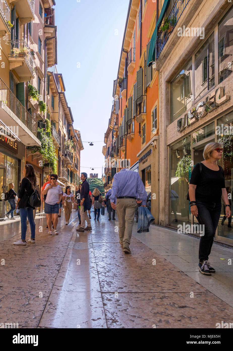 Verona shopping hi-res stock photography and images - Alamy