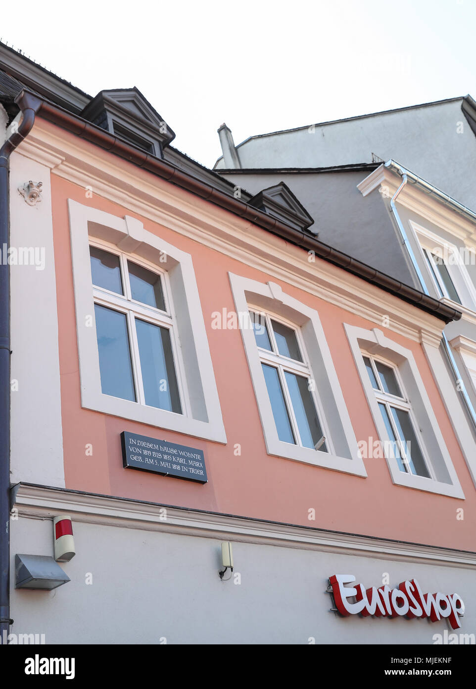 Trier, Karl Marx lived from 1819 to 1835 in Trier. 5th May, 2018. Photo taken on May 4, 2018 shows a residence where Karl Marx lived from 1819 to 1835 in Trier, Germany. The 200th anniversary of Karl Marx's birth falls on May 5, 2018. Credit: Shan Yuqi/Xinhua/Alamy Live News Stock Photo