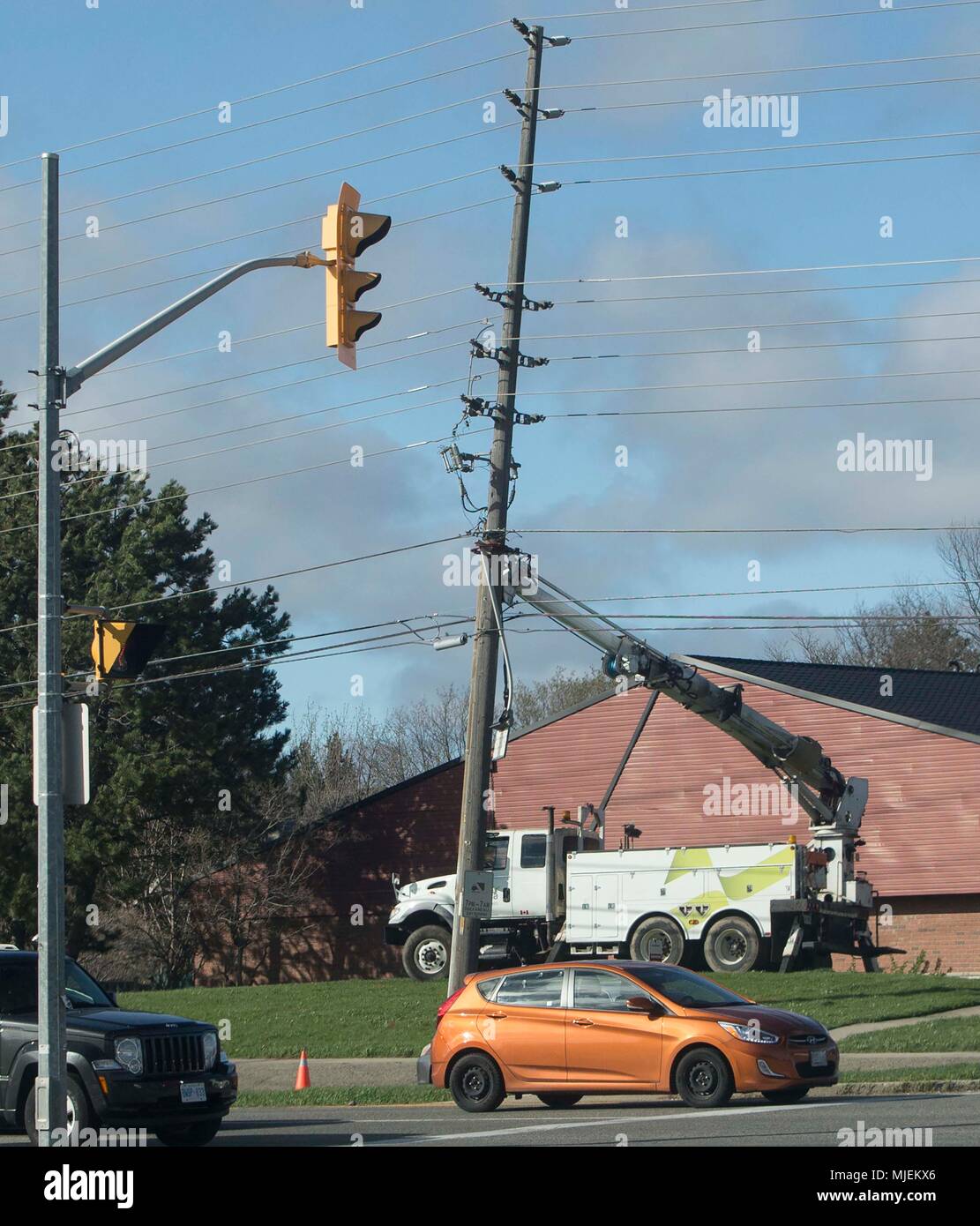 Toronto, Canada. 4th May, 2018. An electric rescue vehicle works on a hydro pole during high wind weather in Toronto, Canada, May 4, 2018. Environment Canada issued a weather alert for severe winds in the Toronto area on Friday, the wind climbed up to 100km/h in some areas. Credit: Zou Zheng/Xinhua/Alamy Live News Stock Photo