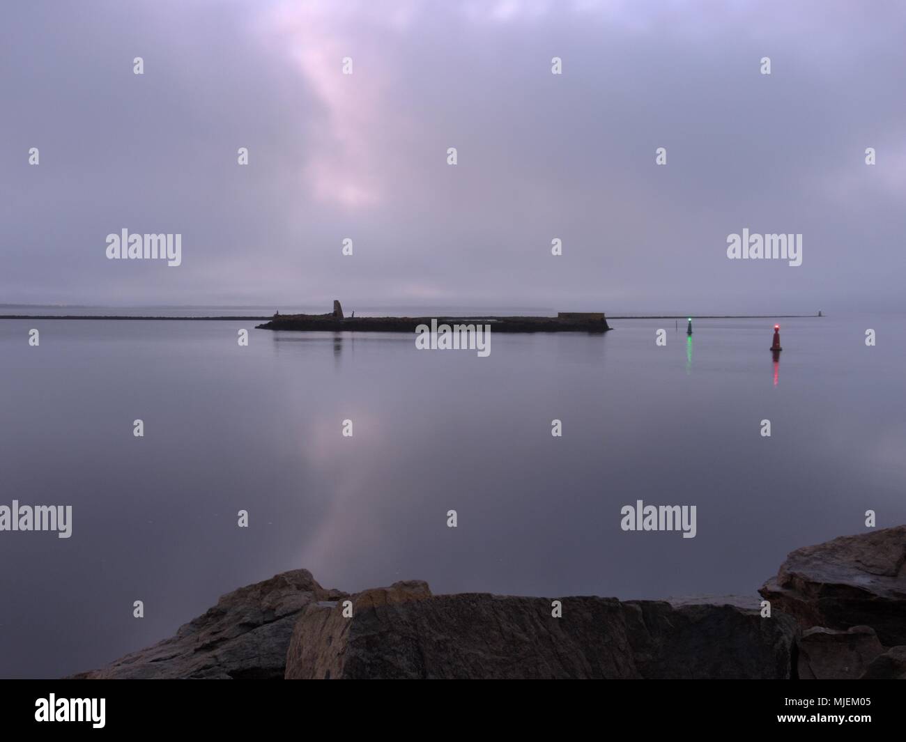 Wexford, Republic of Ireland. 5th May 2018. Like a millpond, Wexford harbour lights show the way at daybreak on a soft still May morning. Picture credit: IAN HOMER/ Alamy Live News Stock Photo