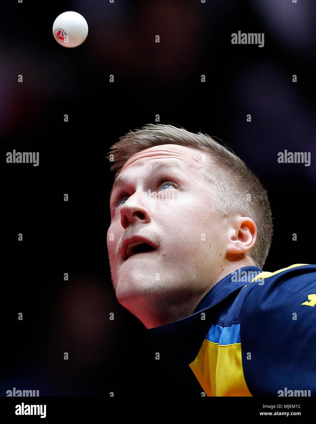 Halmstad, Sweden. 4th May, 2018. Mattias Karlsson of Sweden serves to Liam Pitchford of England during the Men's group quarterfinal match at the 2018 World Team Table Tennis Championships in Halmstad, Sweden, May 4, 2018. Credit: Ye Pingfan/Xinhua/Alamy Live News Stock Photo