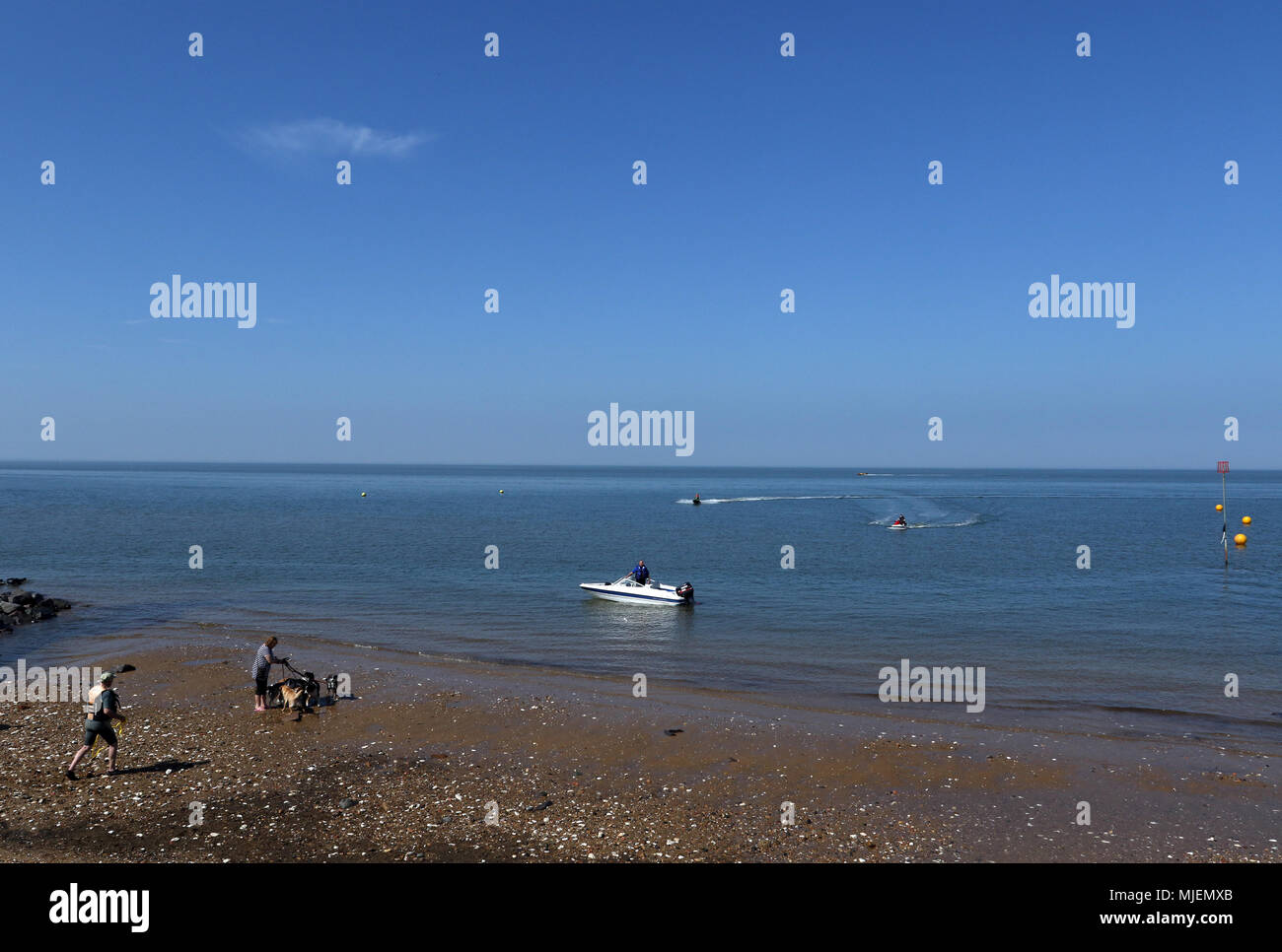 Hunstanton, Norfolk. 5th May, 2018. A lovely blue sky above Heacham