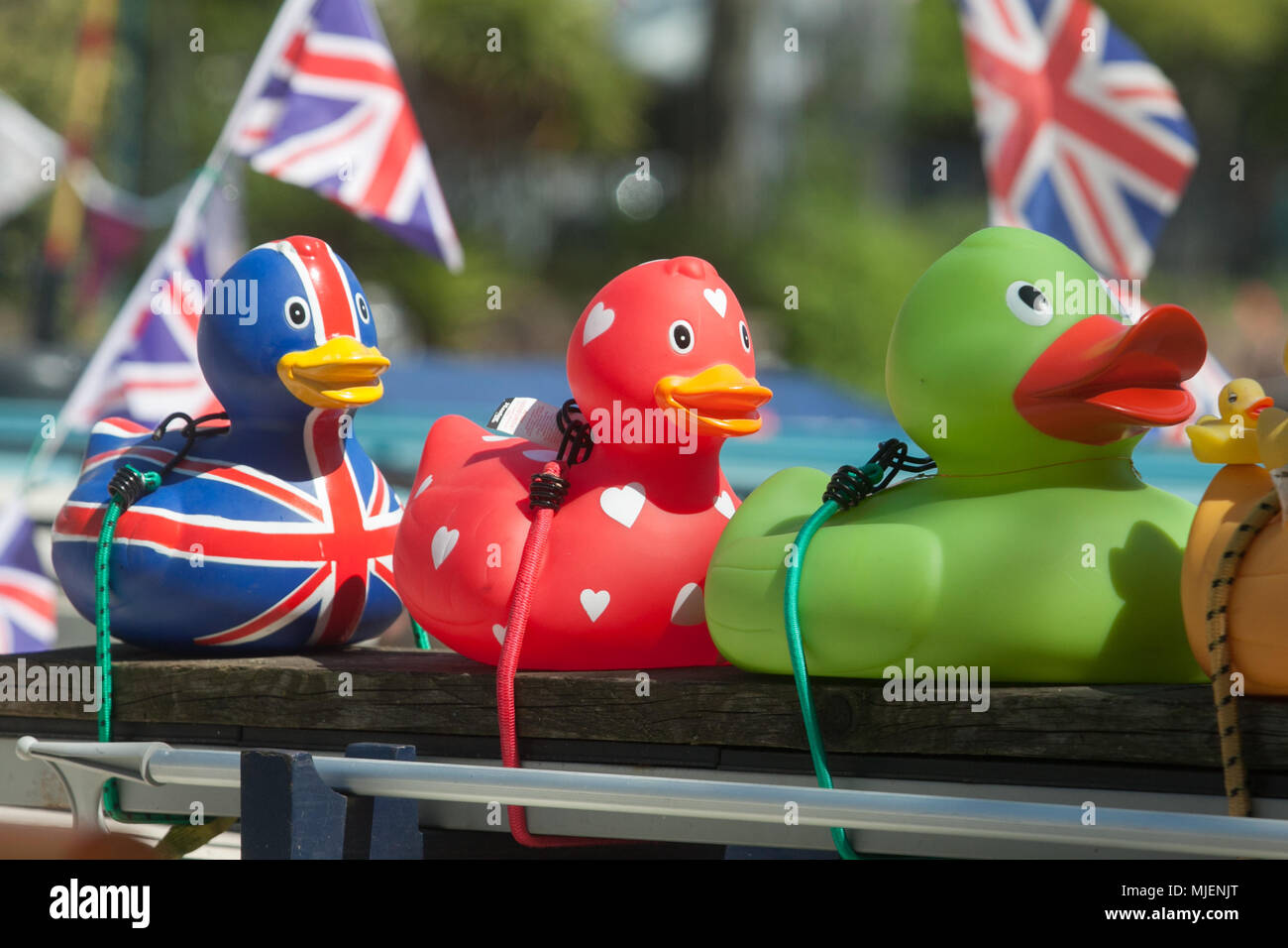 London Uk 5th May 2018 Rubber Ducks Decorate A Barge At The