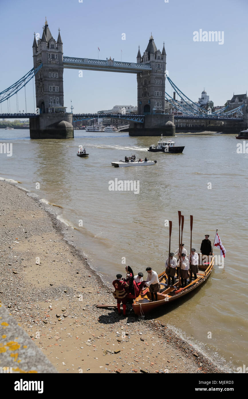 London, UK. 5th May, 2018. In a dramatic recreation of her final journey, Anne Boleyn arrives at the Tower of London by boat and is escorted on foot inside the Tower by Yeoman Warders (Beefeaters) and ceremonial drummers.  Sailing in from Greenwich, this river-bound public spectacle launches 'The Last Days of Anne Boleyn' a new play to run throughout the summer season at the Tower. Credit: amanda rose/Alamy Live News Stock Photo