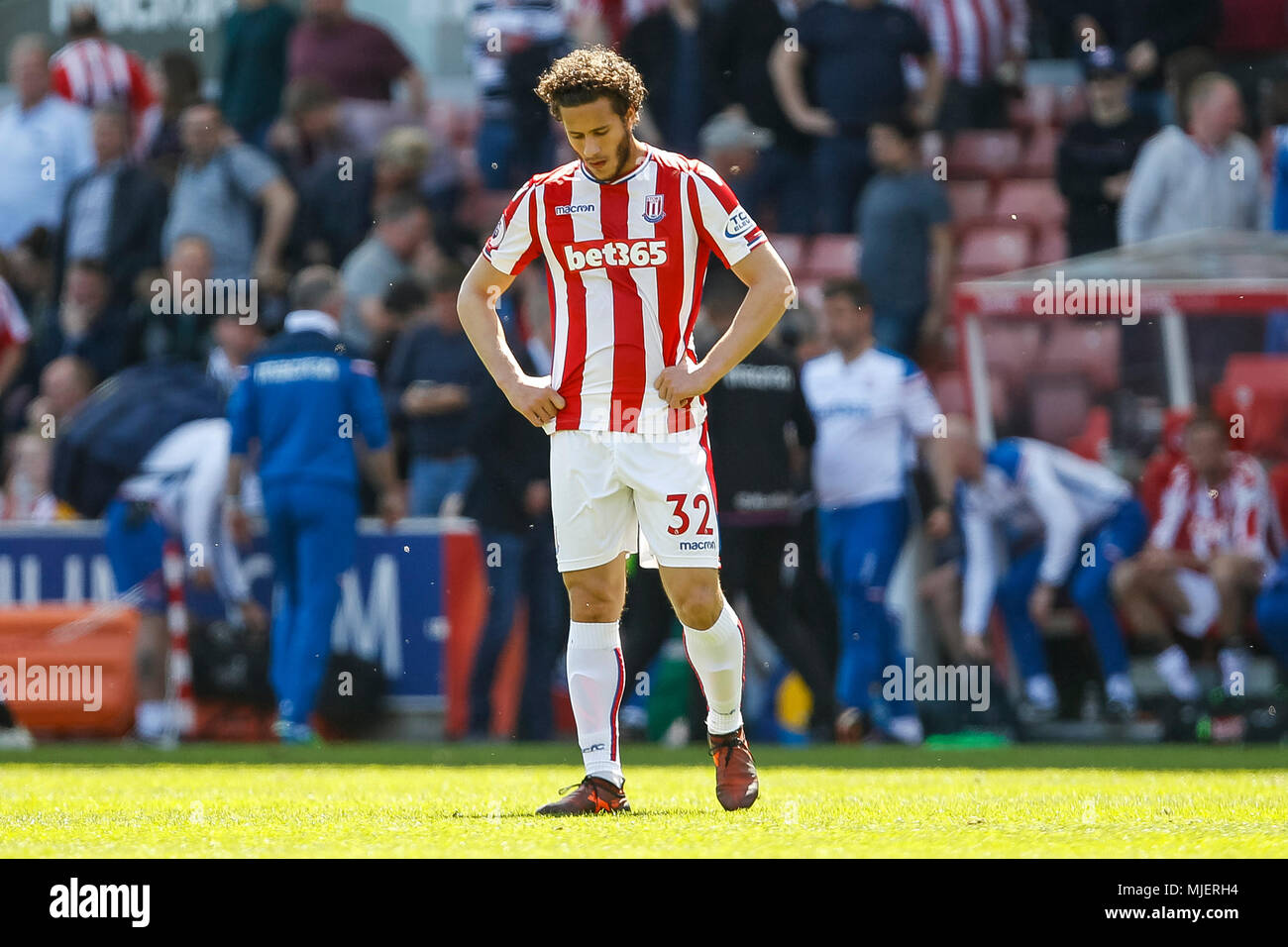 Stoke-on-Trent, UK. 5th May, 2018. Ramadan Sobhi of Stoke City looks dejected after the Premier League match between Stoke City and Crystal Palace at Bet365 Stadium on May 5th 2018 in Stoke-on-Trent, England. (Photo by Daniel Chesterton/phcimages.com) Credit: PHC Images/Alamy Live News Stock Photo