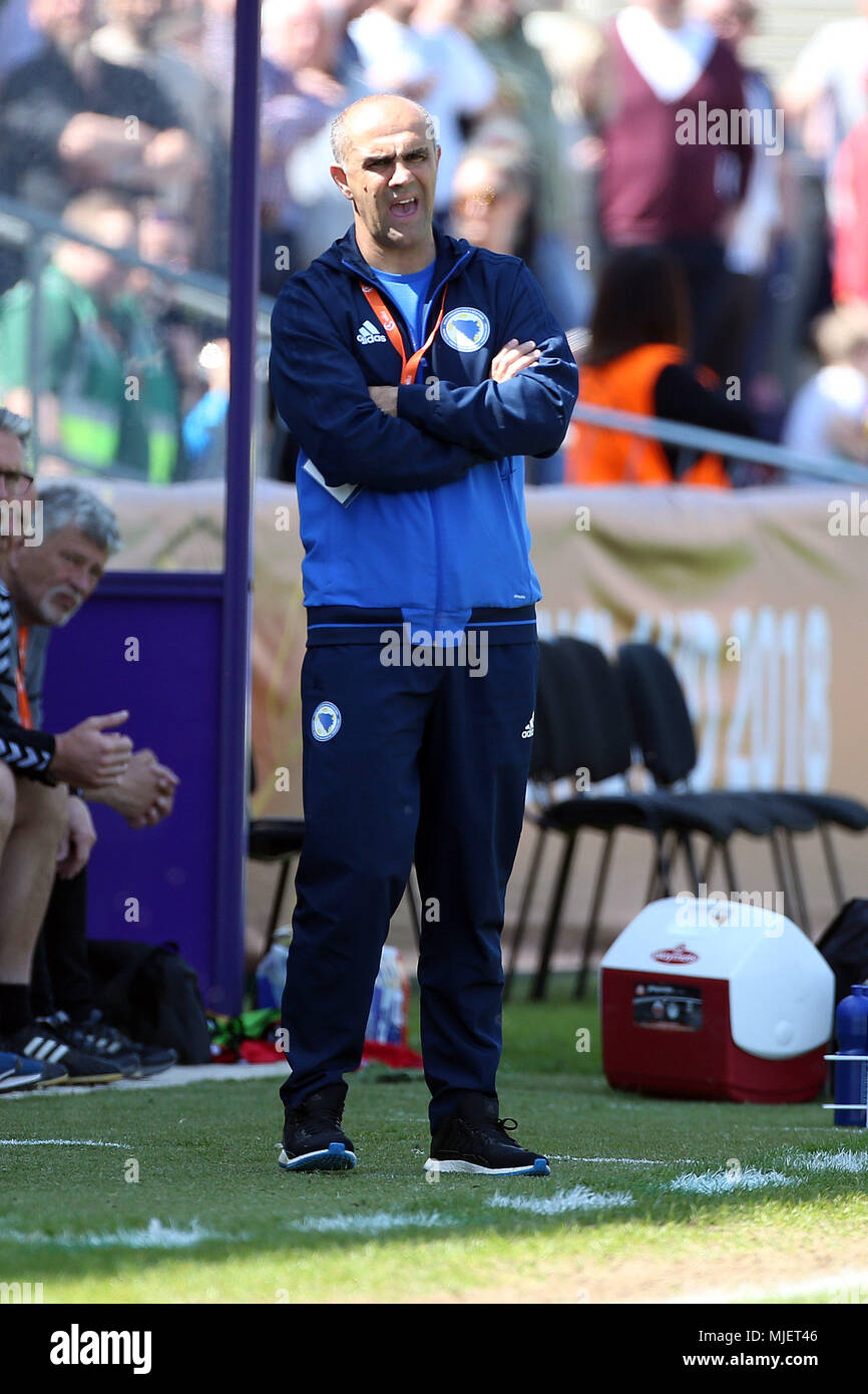 Loughborough, UK. 5th May, 2018. Bosnia and Herzegovina Coach Zoran Erbez during the 2018 UEFA European Under-17 Championship Group C match between Denmark and Bosnia and Herzegovina at Loughborough University Stadium on May 5th 2018 in Loughborough, England. (Photo by Paul Chesterton/phcimages.com) Credit: PHC Images/Alamy Live News Stock Photo
