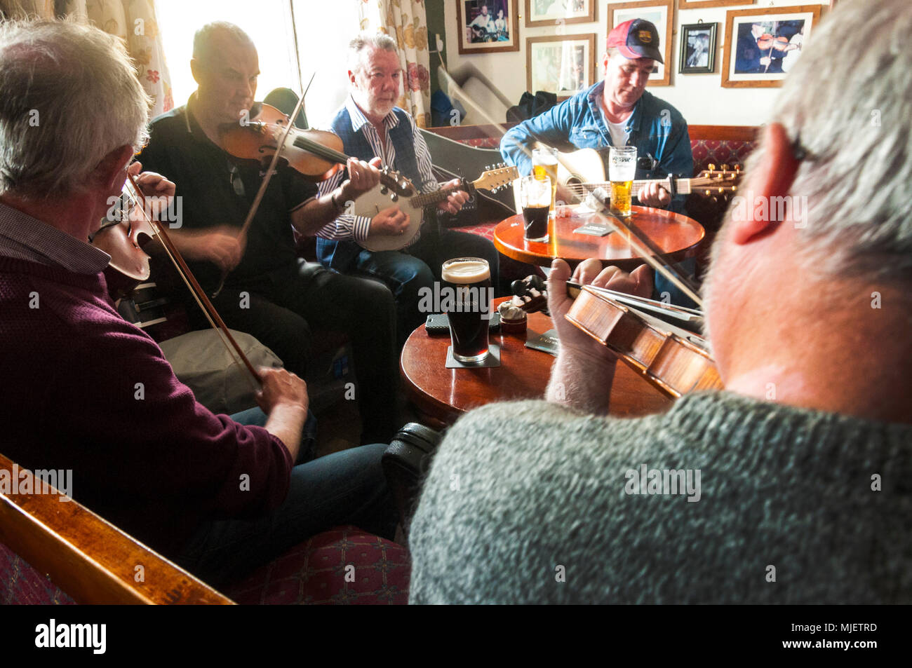 Ardara, County Donegal, Ireland. 5th May 2018. Traditional musicians from Ireland, Scotland, Wales and France gather for the 18th “Cup of Tae” music festival held in this west coast town. The name “Cup of Tae” comes from a traditional Irish dance tune.  Credit: Richard Wayman/Alamy Live News Stock Photo