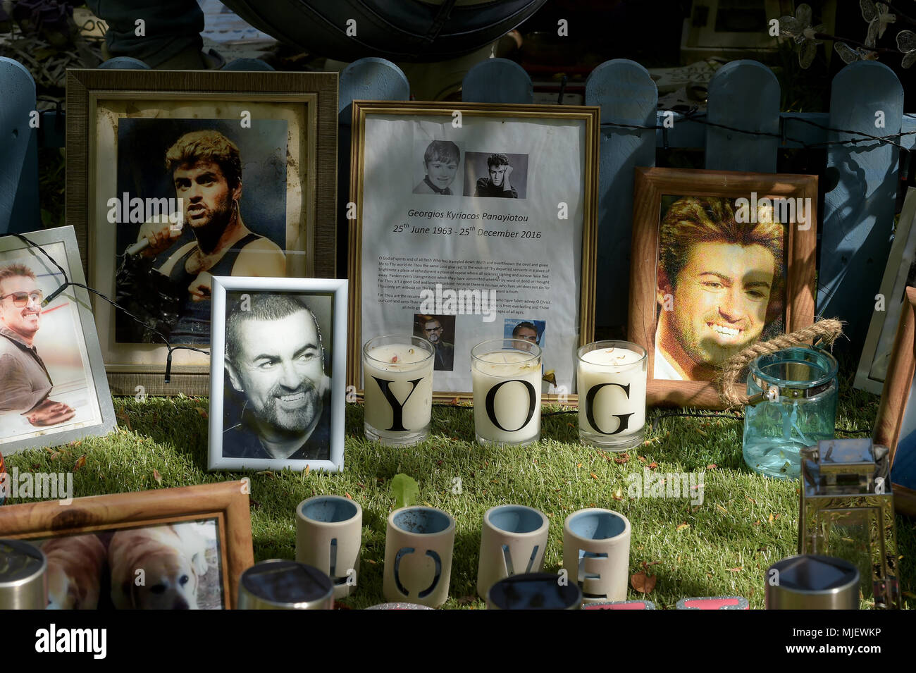 London, UK. 5th May, 2018. Fans of the late pop star George Michael have been asked through the singers official website to remove tributes and memorabilia left outside Michael's home in Highgate village North London. They have been given a deadline to remove the items by the end of May 2018 Credit: MARTIN DALTON/Alamy Live News Stock Photo