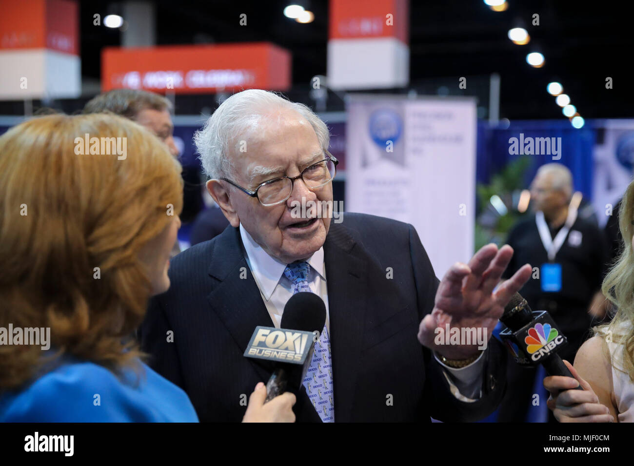 Warren buffett hires stock photography and images Alamy