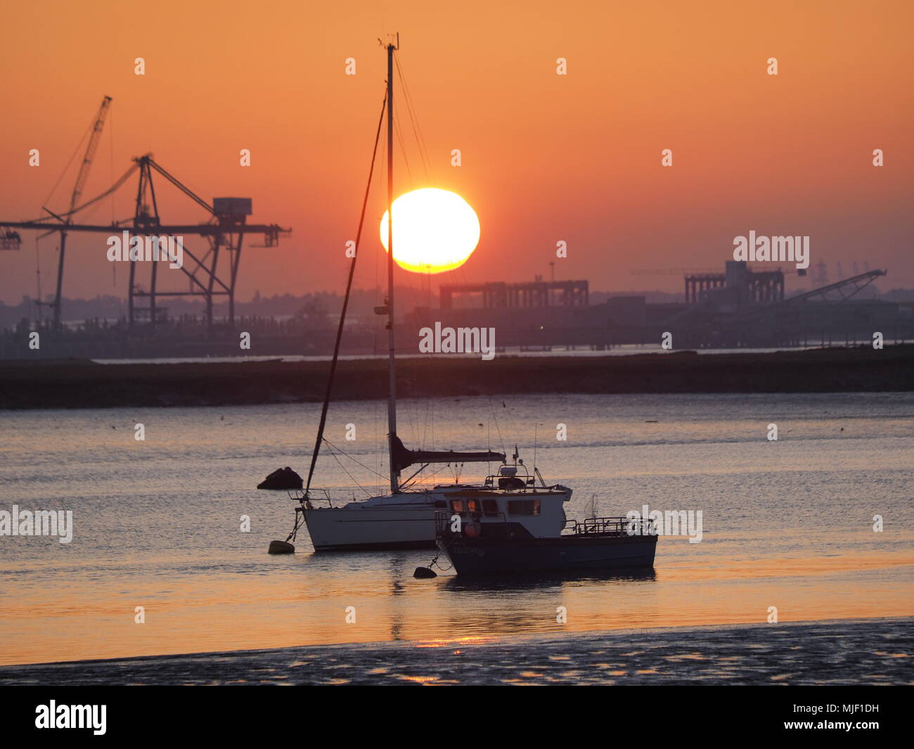 Queenborough, Kent, UK. 5th May, 2018. UK Weather: sunset in Queenborough, Kent. Credit: James Bell/Alamy Live News Stock Photo