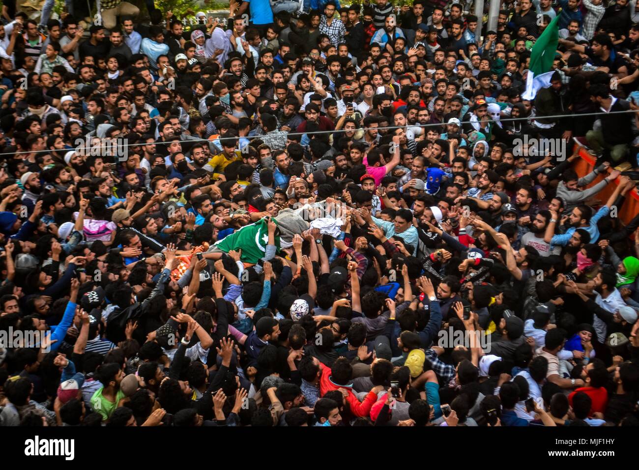 Kashmir, India, 5 May 2018.  Kashmiri residents carry the body of Fayaz Ahmad, a local militant, during his funeral procession in Srinagar, Indian administered Kashmir. Three suspected militants and one civilian have been killed while three Indian paramilitary men sustained injuries in a gun battle in Srinagar, the summer capital of Indian administered Kashmir. The encounter started after government forces cordoned off a Chattabal area following the presence of militants in the area, officials said.  the militants were believed t Credit: ZUMA Press, Inc./Alamy Live News Stock Photo