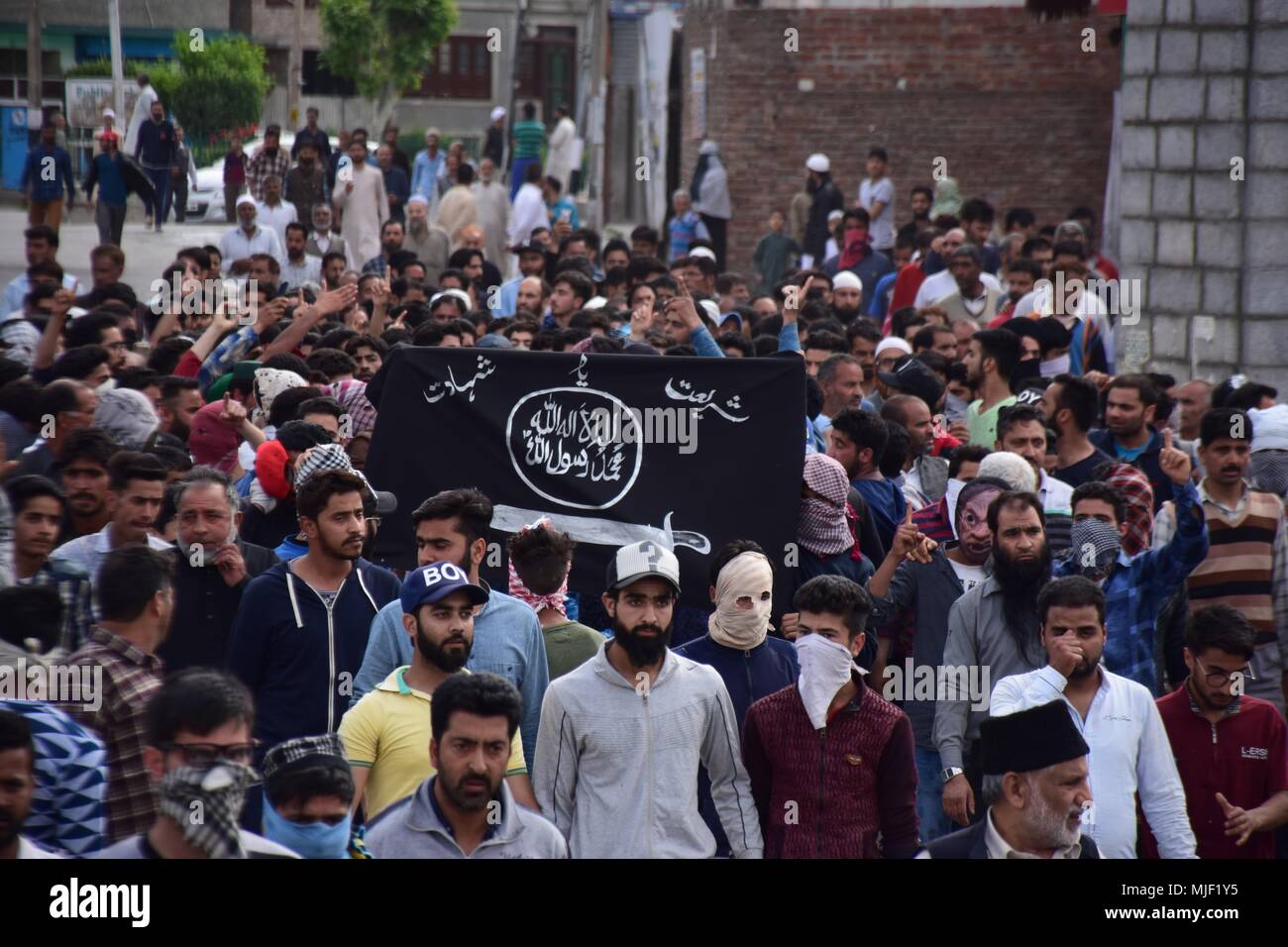 Srinagar, Jammu & Kashmir, India, May 5, 2018.  (EDITORS NOTE: Image depicts death.) .People carrying the body of civilian Adil Ahmed Yatoo who got killed by armoured vehicle during clashes near Encounter site for burial During his funeral procession in Srinagar summer capital of Kashmir.Multiple Funeral processions held in srinagar summer capital of Indian Kashmir on Saturday of Fayaz Ahmed Hamal a LeT (Lashkar-e-Taiba) Militant and a Civilian Adil Ahmed Yatoo who were killed by armoured vehicle on Saturday during clashes near Encounter site. chil Credit: ZUMA Press, Inc./Alamy Live News Stock Photo