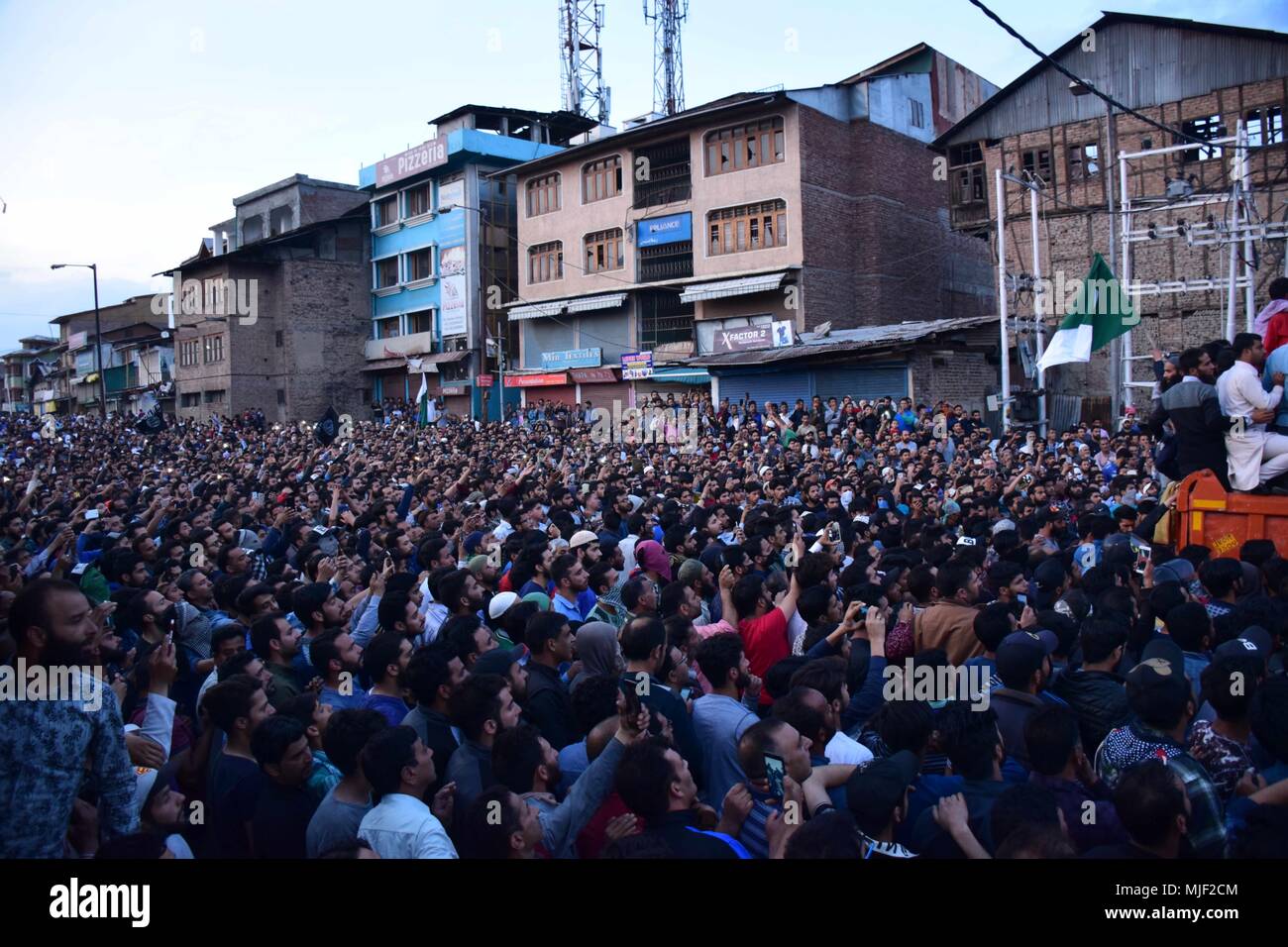Srinagar, Jammu & Kashmir, India, May 5, 2018.  Thousands of people attended the funeral procession of Local Militant Fayaz Ahmed Hamal At his residence Khankah area of Srinagar.Multiple Funeral processions held in srinagar summer capital of Indian Kashmir on Saturday of Fayaz Ahmed Hamal a LeT (Lashkar-e-Taiba) Militant and a Civilian Adil Ahmed Yatoo who were killed by armoured vehicle on Saturday during clashes near Encounter site. Credit: ZUMA Press, Inc./Alamy Live News Stock Photo