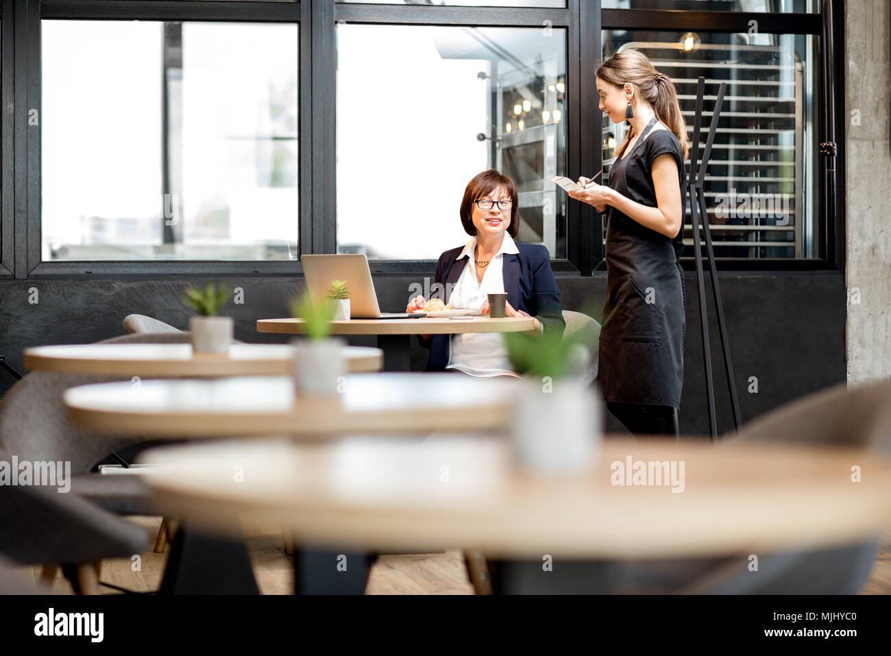 Function Waitress Woman cafe restaurant waitress cafeteria hi-res stock photography and ...