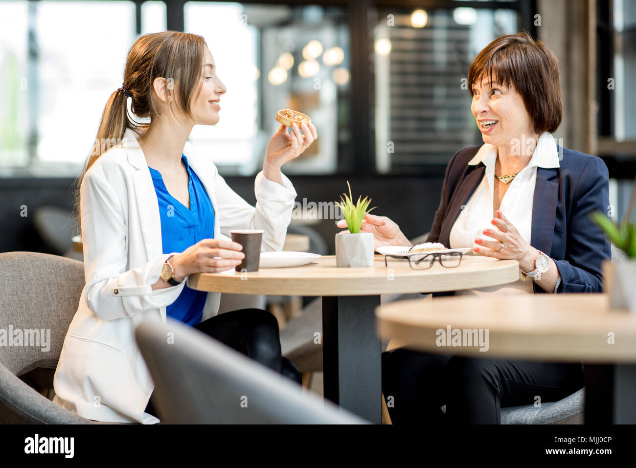 Two business women in a cafe hi-res stock photography and images - Alamy