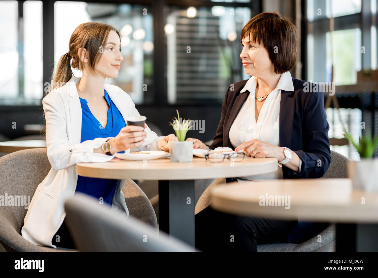 Two business women in a cafe hi-res stock photography and images - Alamy