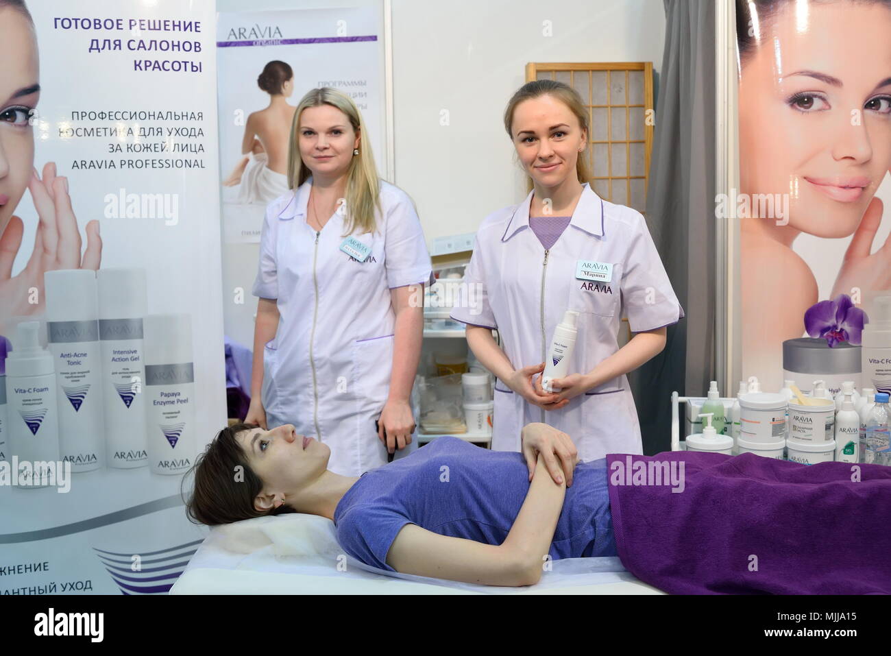 Cosmetologists hires stock photography and images Alamy