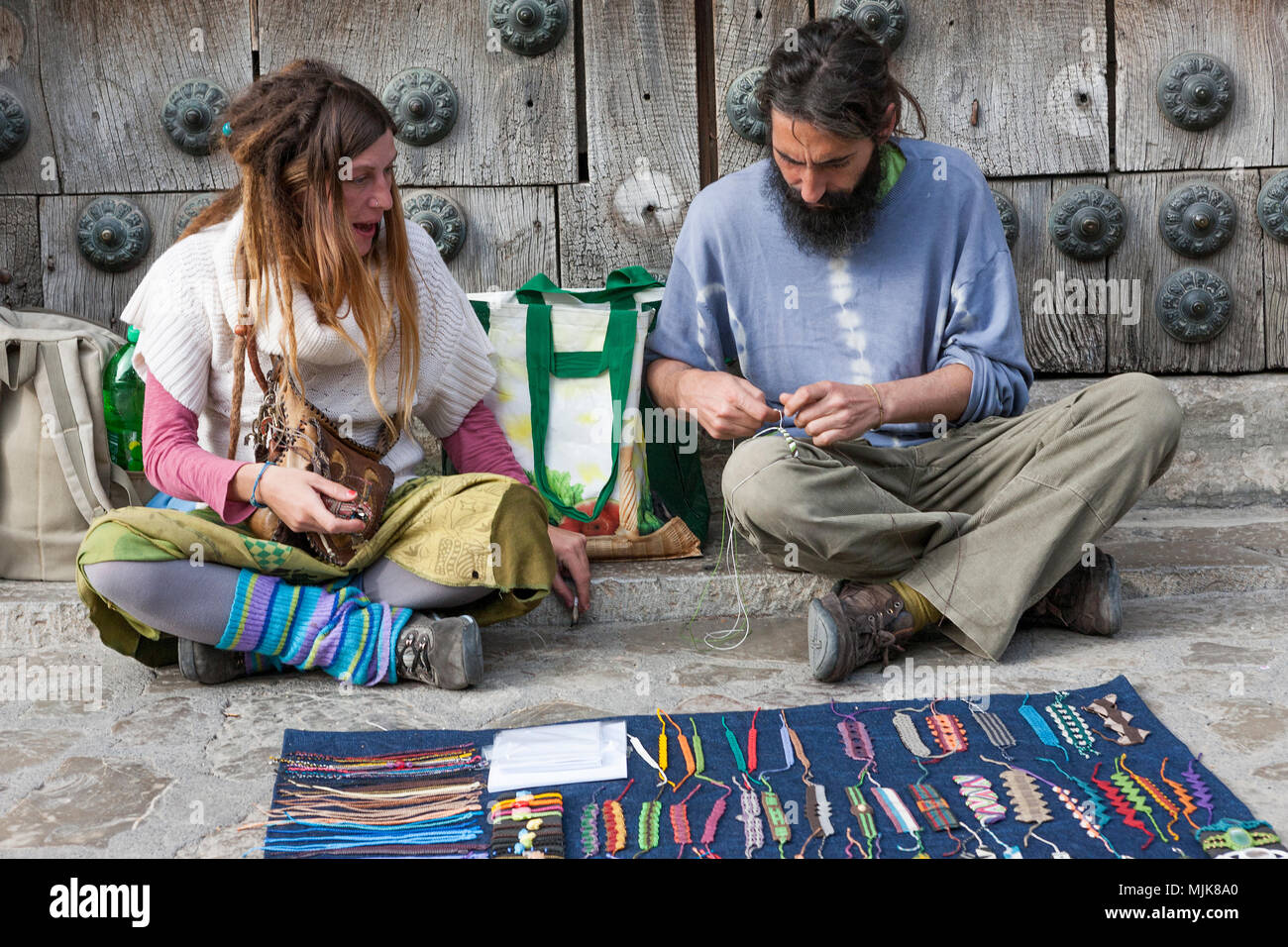 Hippies hawking amulets and bracelets, Carrera del Darro, El Albaicín, Granada, Andalucia, Spain Stock Photo