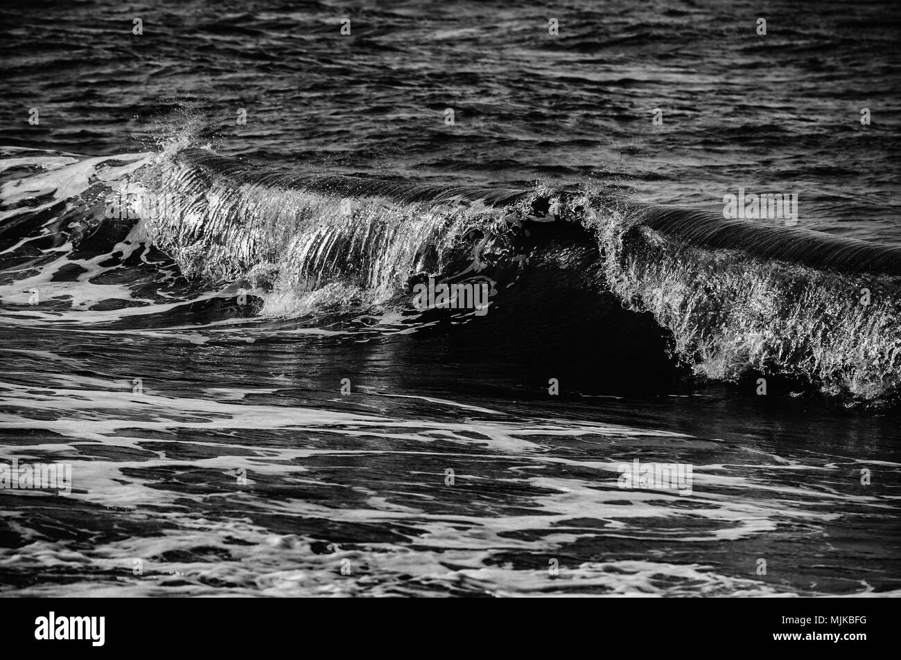 Standing wave pattern Black and White Stock Photos & Images - Alamy