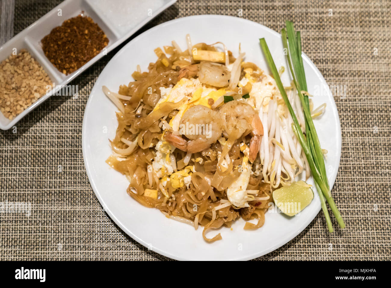 Pad thai, Rice noodle with shrimp Stock Photo - Alamy