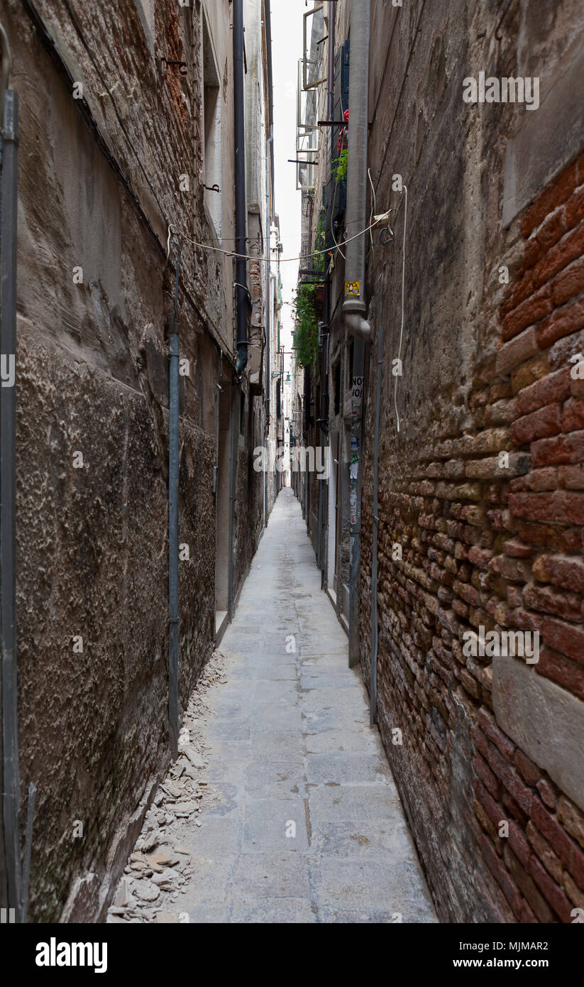 Narrow alleyway in Venice Stock Photo