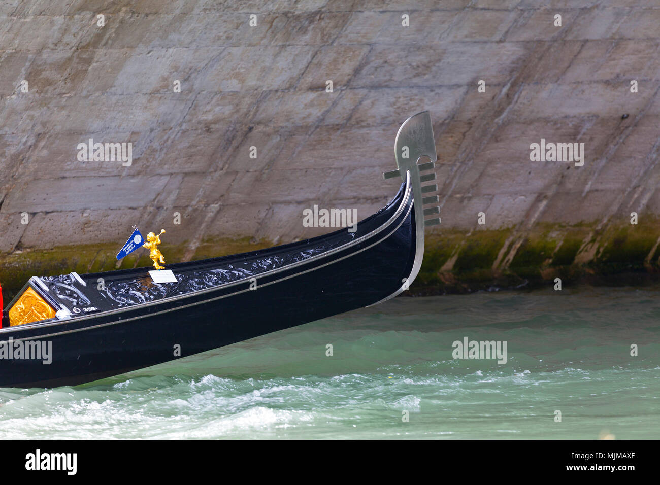 With gondola prow hi-res stock photography and images - Alamy