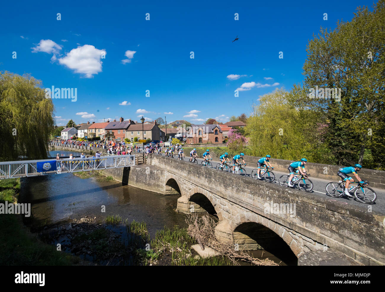Competitors ride through Great Crakehall during day three of the Tour de Yorkshire from Richmond to Scarborough. Stock Photo
