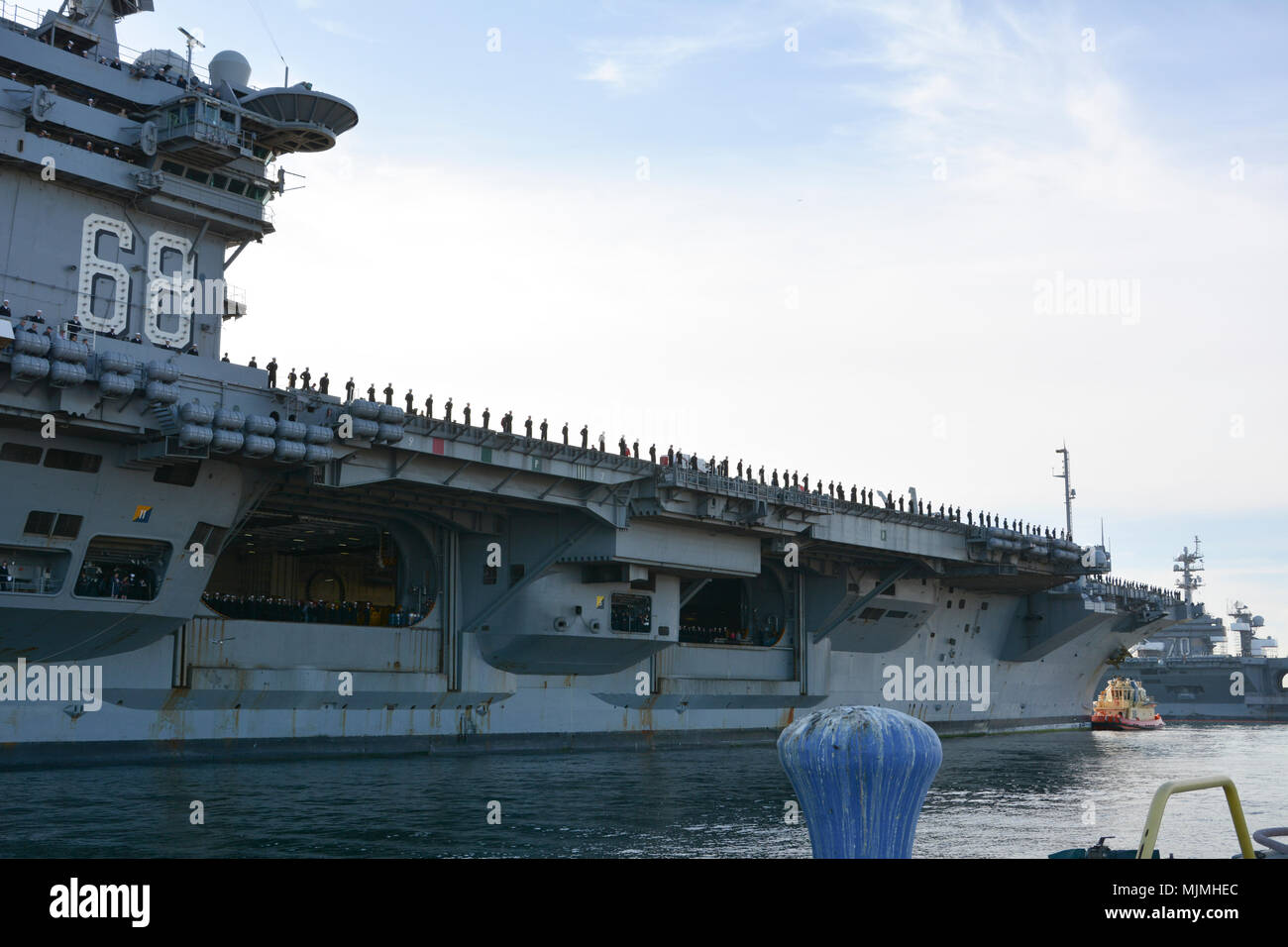 20171205-N-ZO368-004 CORONADO, Calif. (Dec. 5, 2017) Sailors and Marines assigned to aircraft carrier USS Nimitz (CVN 68) man the rails in preparation for mooring at Naval Base Coronado. The Nimitz Carrier Strike Group is on a regularly scheduled deployment to the Western Pacific. The U.S. Navy has patrolled the Indo-Asia-Pacific region routinely for more than 70 years promoting peace and security. U.S. Navy photo by Mass Communication Specialist 1st Class Travis Alston (Released) Stock Photo