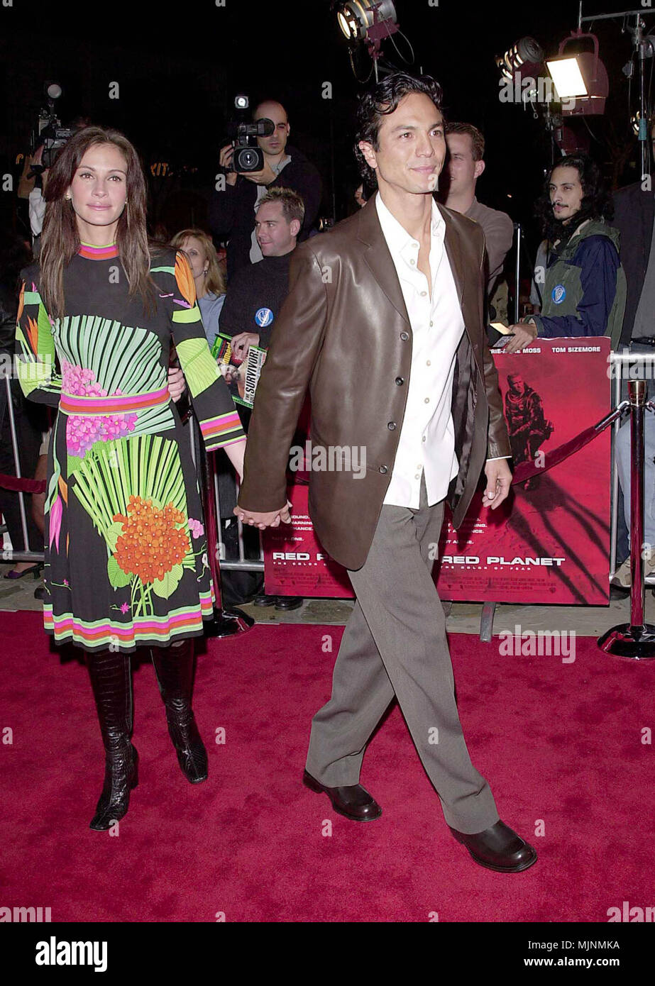06 Nov 2000, Los Angeles, California, USA --- Original caption: Red Planet premiere was held at the Westwood Village Theatre in Los Angeles. --- ' Tsuni / USA 'Julia Roberts and Benjamin Bratt     Julia Roberts and Benjamin Bratt     Celebrities fashion / Full length from the Red Carpet-1994-2000, one person, Vertical, Best of, Hollywood Life, one person, Vertical, Best of, Hollywood Life, Event in Hollywood Life - California,  Red Carpet Event, Vertical, USA, Film Industry, Celebrities,  Photography, Bestof, Arts Culture and Entertainment, , , Topix Stock Photo