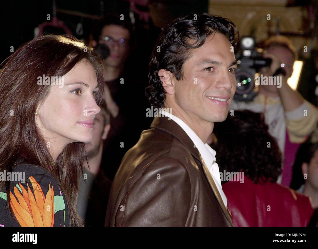 06 Nov 2000, Los Angeles, California, USA --- Original caption: Red Planet premiere was held at the Westwood Village Theatre in Los Angeles. --- ' Tsuni / Bourquard 'Julia Roberts and Benjamin Bratt      Julia Roberts and Benjamin Bratt      Julia Roberts and Benjamin Bratt      Event in Hollywood Life - California,  Red Carpet Event, Vertical, USA, Film Industry, Celebrities,  Photography, Bestof, Arts Culture and Entertainment, Topix  Celebrities fashion /  from the Red Carpet-1994-2000, one person, Vertical, Best of, Hollywood Life, Event in Hollywood Life - California,  Red Carpet and back Stock Photo