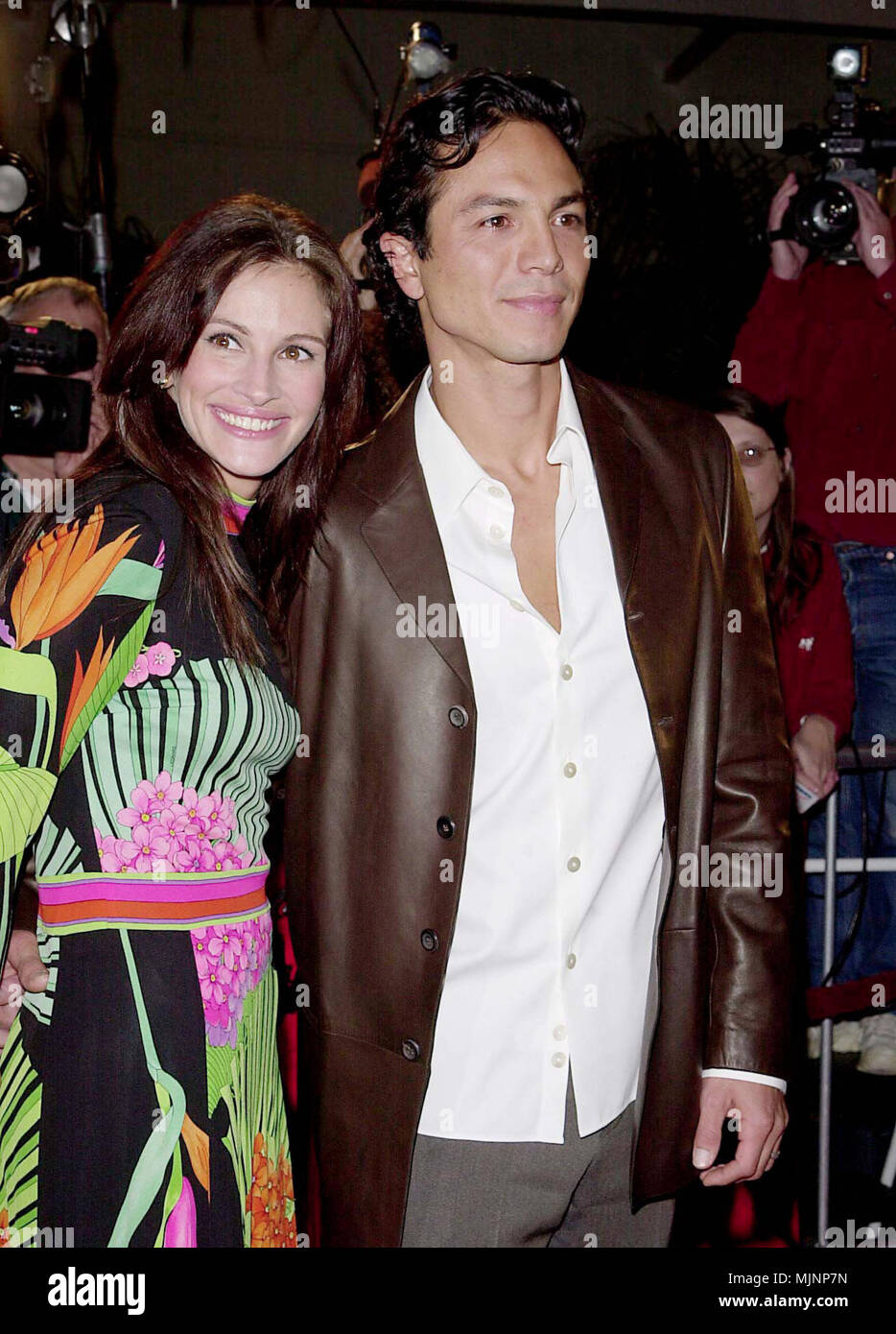 06 Nov 2000, Los Angeles, California, USA --- Original caption: Red Planet premiere was held at the Westwood Village Theatre in Los Angeles. --- ' Tsuni / Bourquard 'Julia Roberts and Benjamin Bratt   Julia Roberts and Benjamin Bratt   Julia Roberts and Benjamin Bratt   Event in Hollywood Life - California,  Red Carpet Event, Vertical, USA, Film Industry, Celebrities,  Photography, Bestof, Arts Culture and Entertainment, Topix  Celebrities fashion /  from the Red Carpet-1994-2000, one person, Vertical, Best of, Hollywood Life, Event in Hollywood Life - California,  Red Carpet and backstage, US Stock Photo