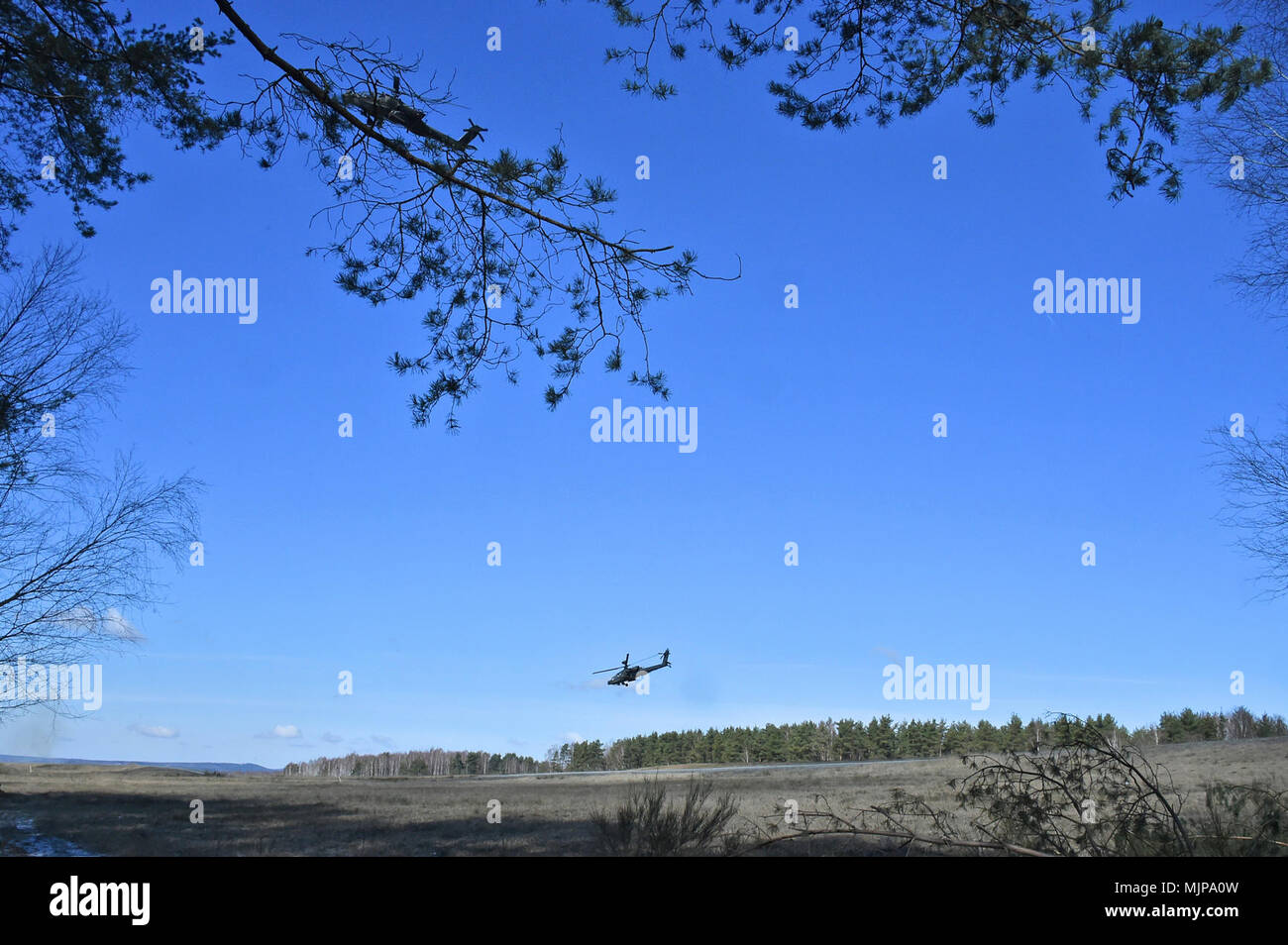 U s army apache helicopters hi-res stock photography and images - Alamy
